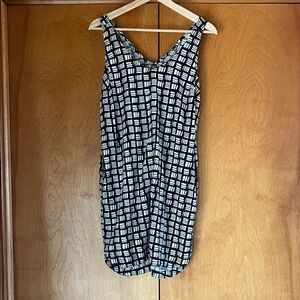 Sleeveless Black & White Geometric Mini Dress w/ Pockets